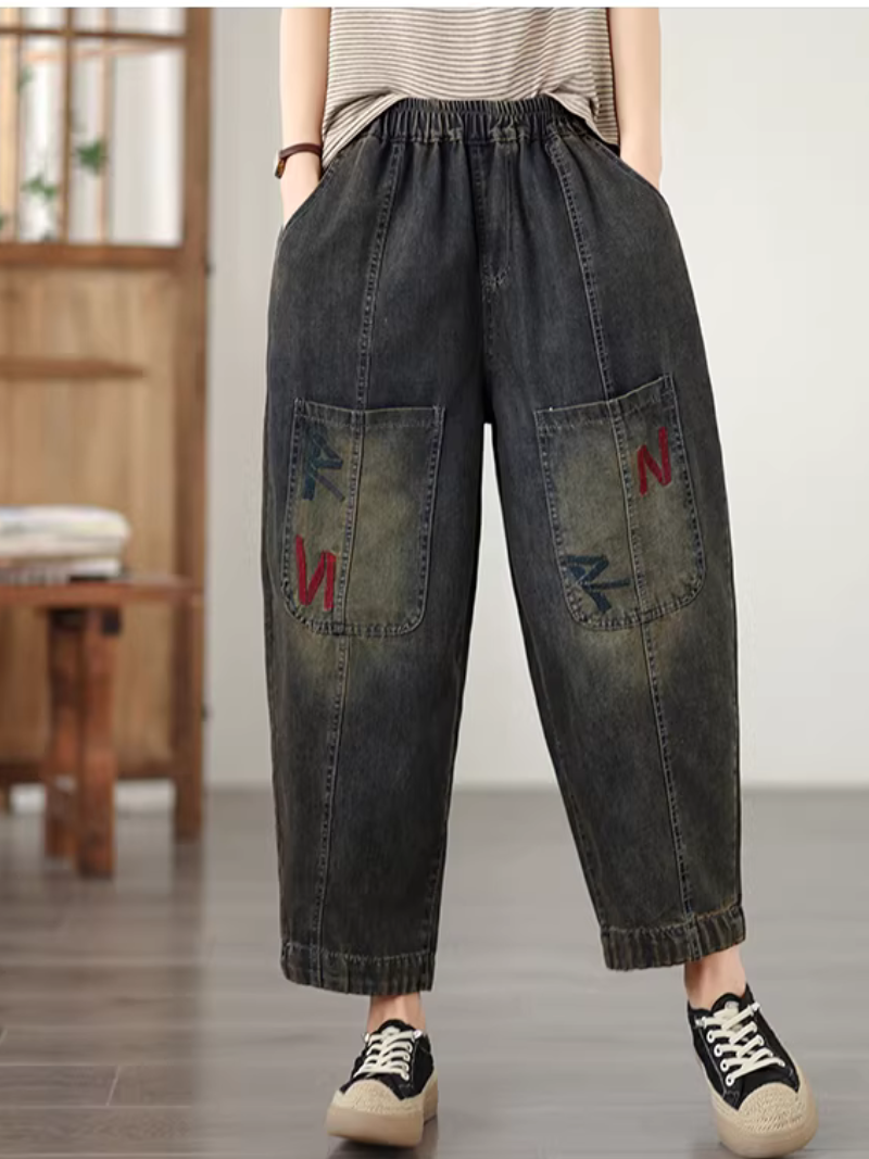 Artisanal Patch-Pocket Relaxed Tapered Pants in Denim Cotton, Women’s Jeans