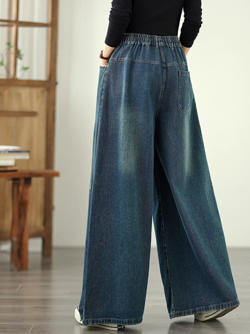 Women's Elegant Cartoon Embroidered Summer Loose Bottom