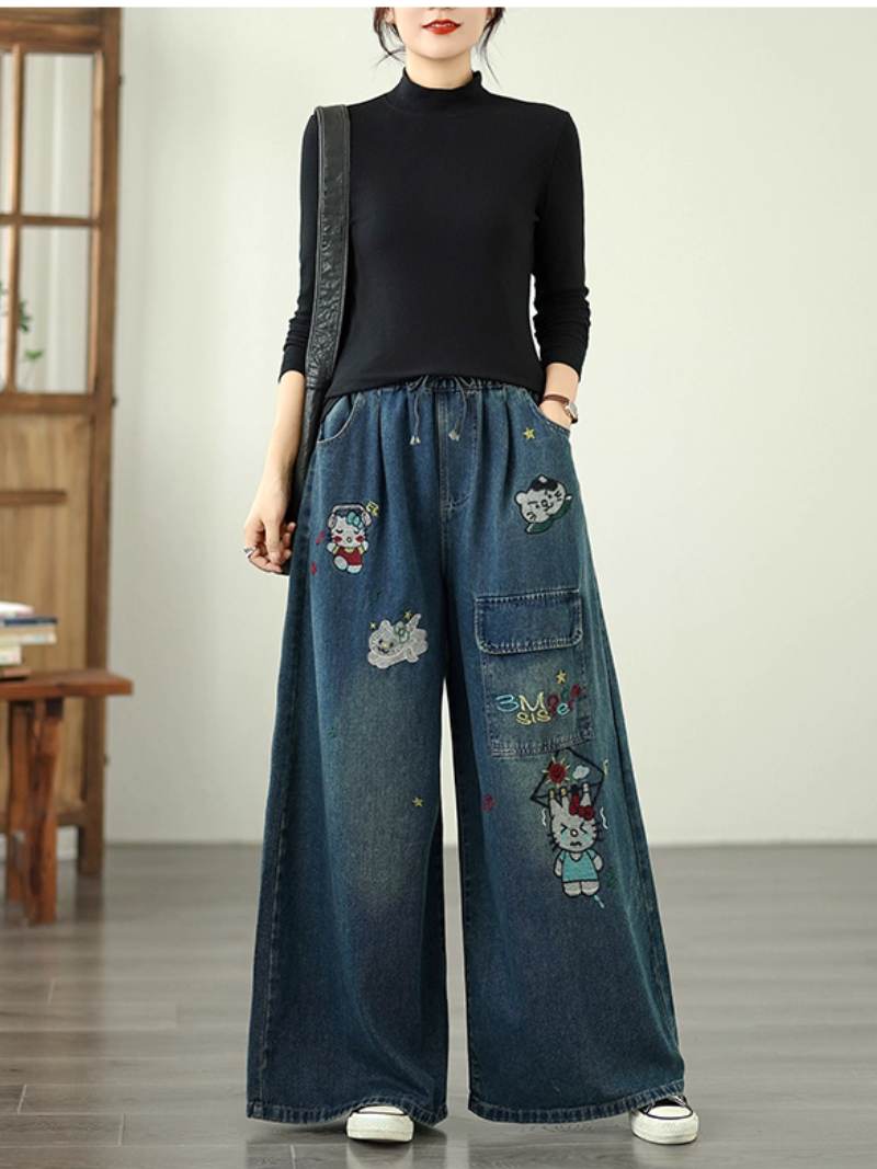 Women's Elegant Cartoon Embroidered Summer Loose Bottom