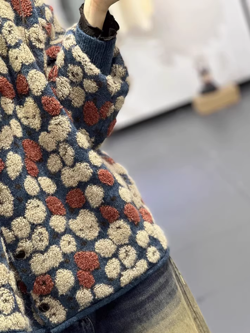 Bouclé Bloom Jacquard Cardigan in Plush Acrylic-Blend Knit with Rib Trims