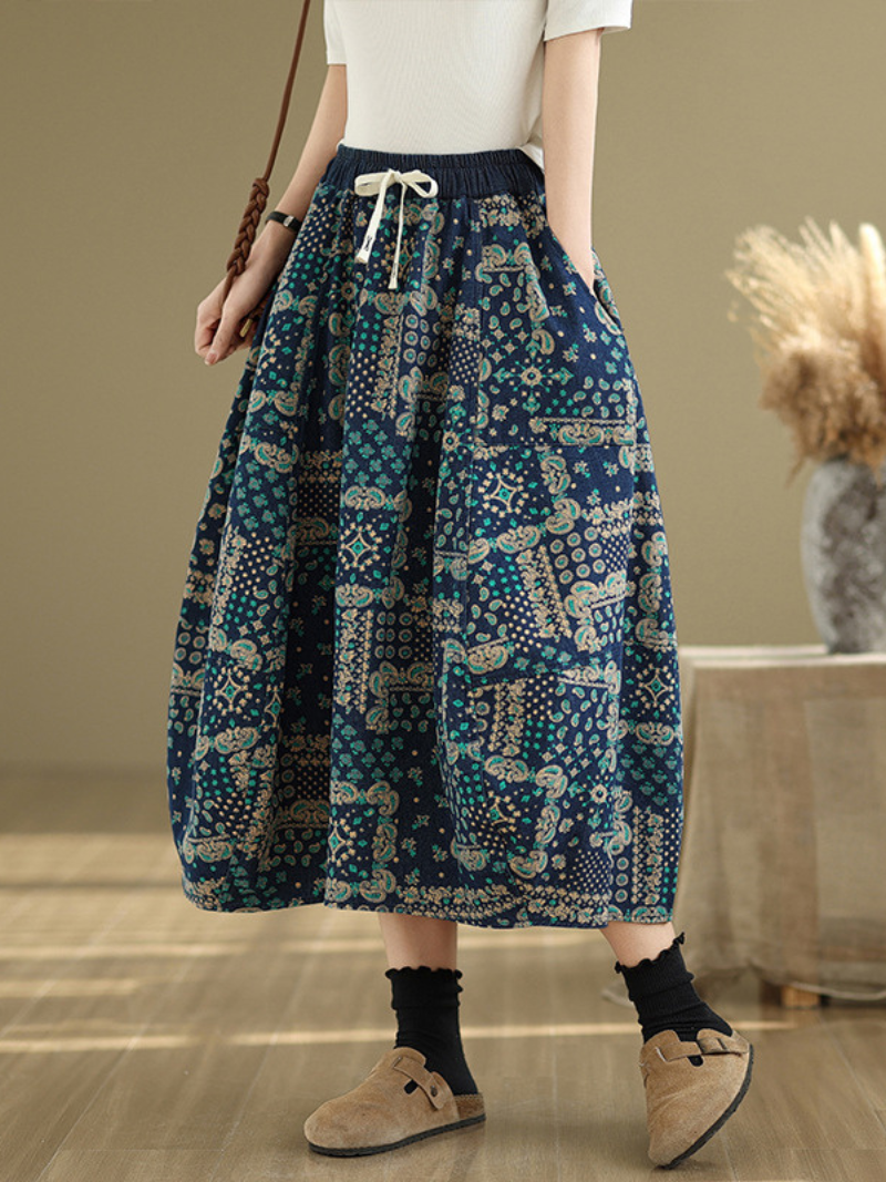  Women's high-quality denim, this mid-length skirt 