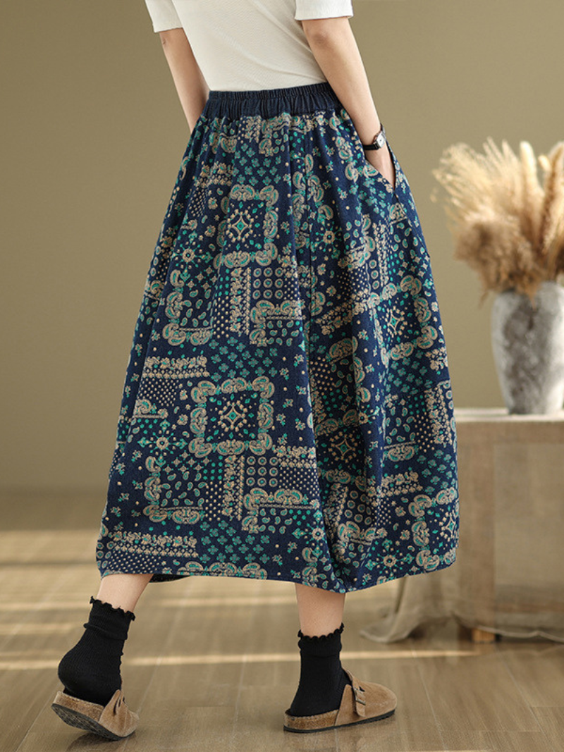 Women's  beautiful floral pattern that enhances its retro appeal 
