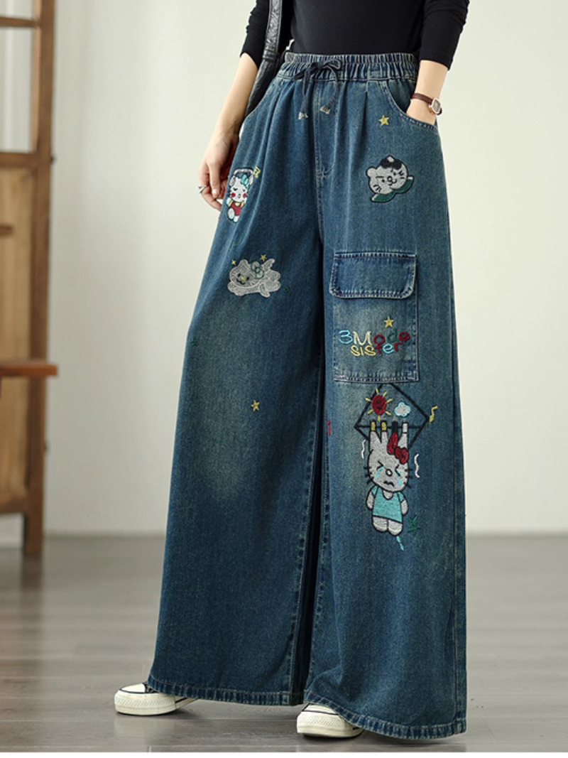 Women's Elegant Cartoon Embroidered Summer Loose Bottom