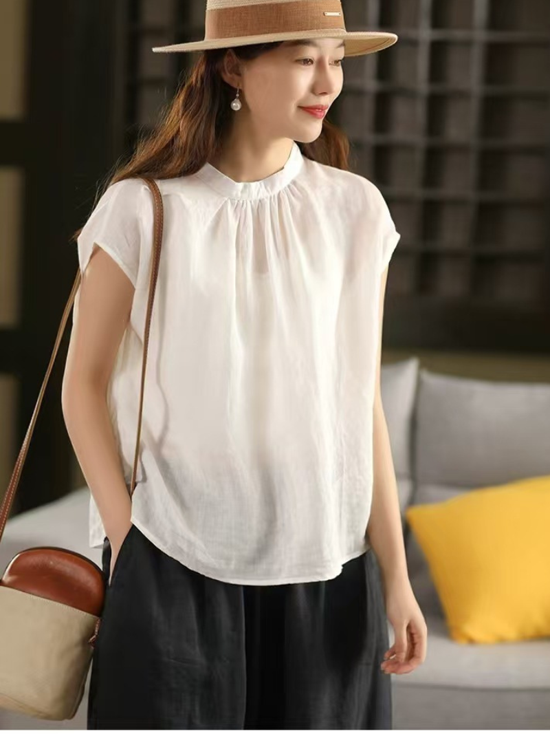 Women' s White Top 