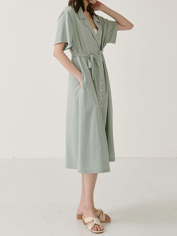 Une robe de chemise en cran