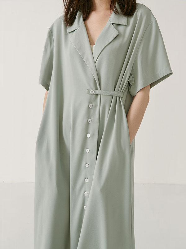 Une robe de chemise en cran