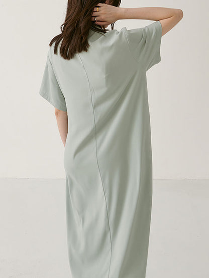 Une robe de chemise en cran