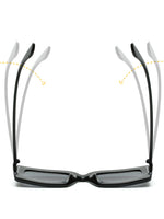 Momento de comodidad de gafas de sol